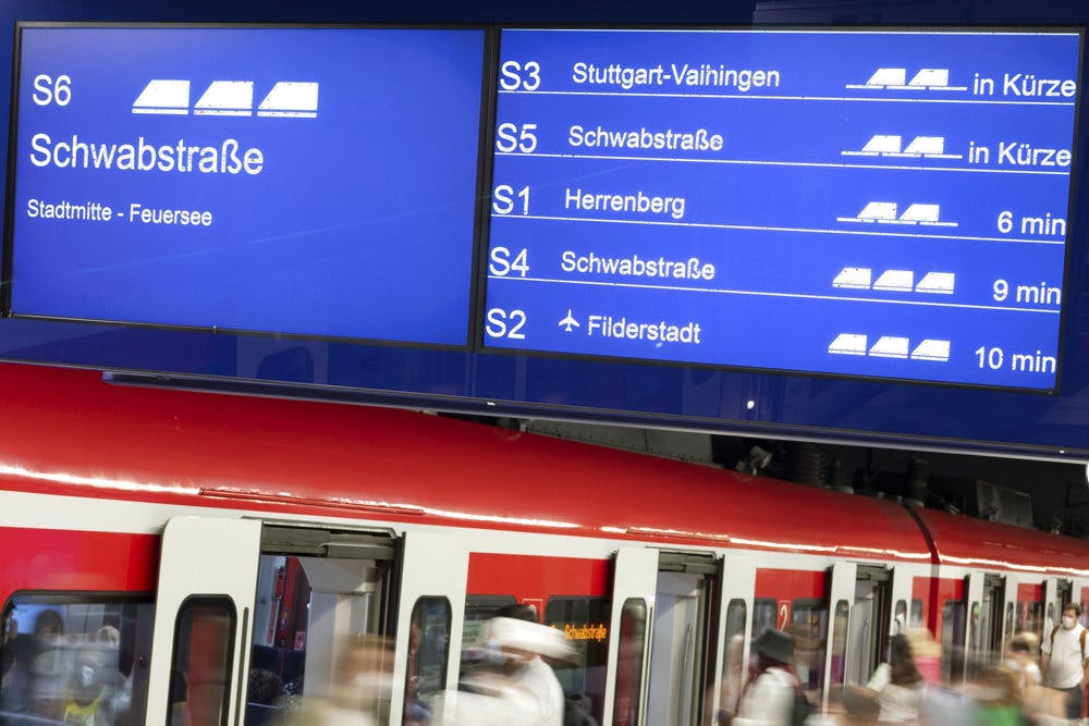 Ved flere planlagte stationer stoppede togføreren ikke. Nogle gange blev dørene ikke åbnet - andre gange skete det først med forsinkelse. (Arkivfoto).