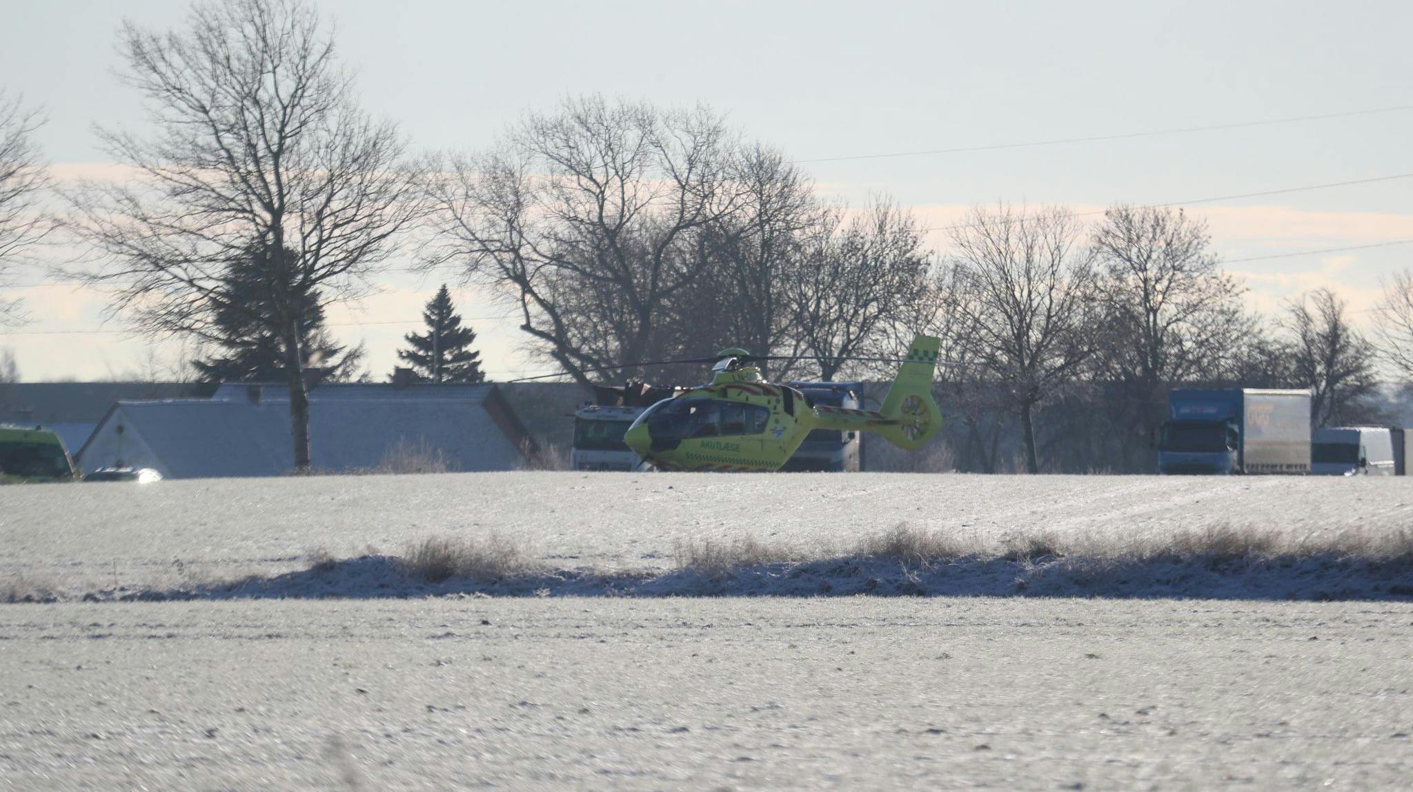 En lægehelikopter er blevet tilkaldt for hente en baby efter et færdselsuheld.