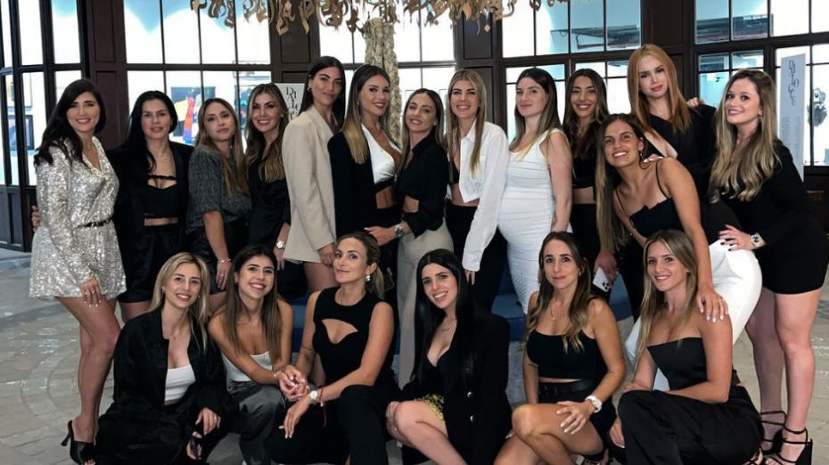 De argentinske koner og kæreste samlet i Qatar. 