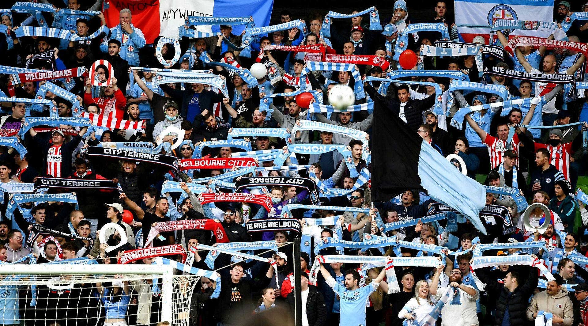 Fans invaderende banen, da Molbourne Victory og Melbourne City mødte hinanden.&nbsp;