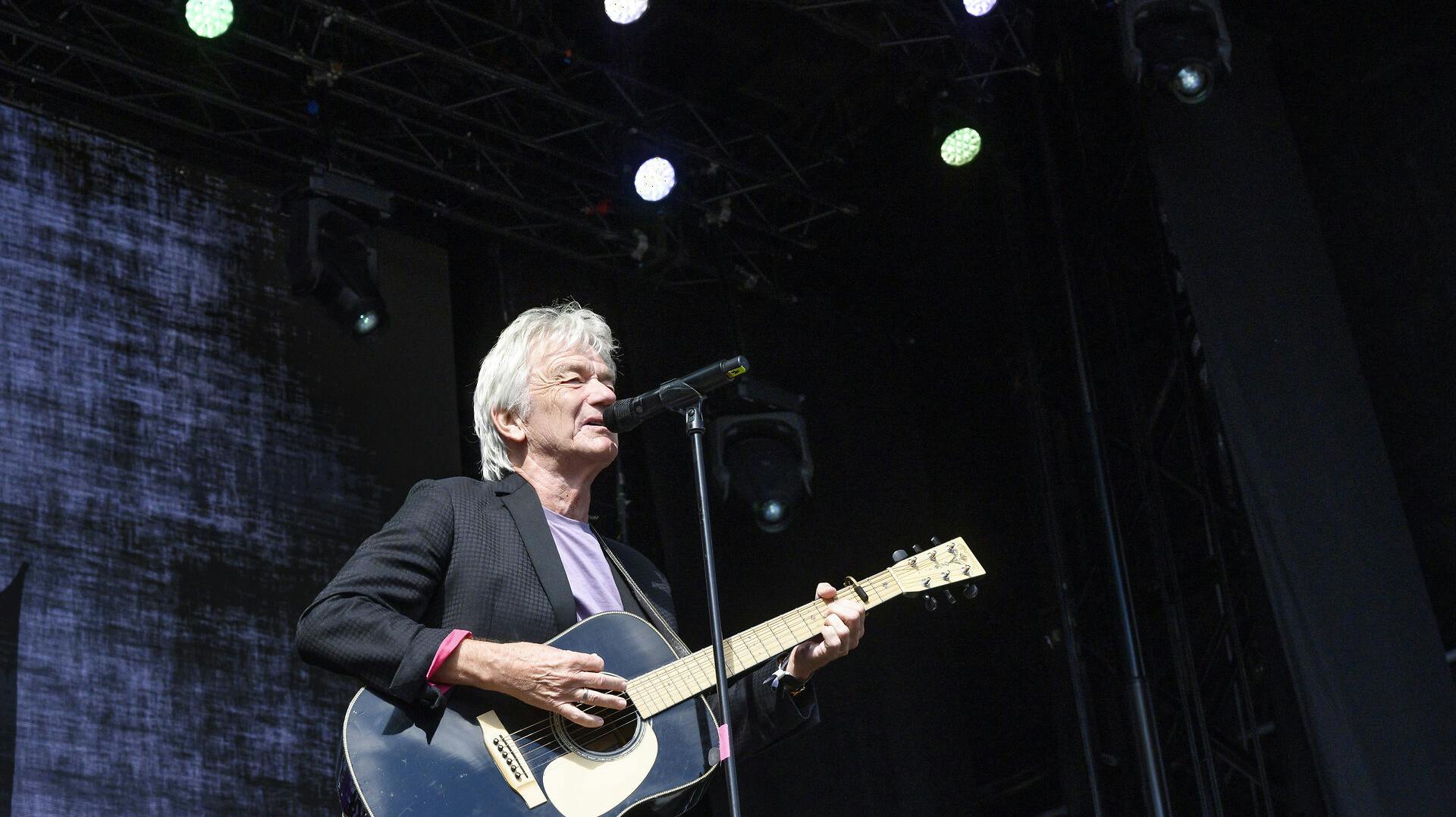 I august i år var Lars Lilholt tilbage på scenen under Tønder Festival. Det skete, efter han har været igennem et alvorlig kræftforløb med slemme bivirkninger.