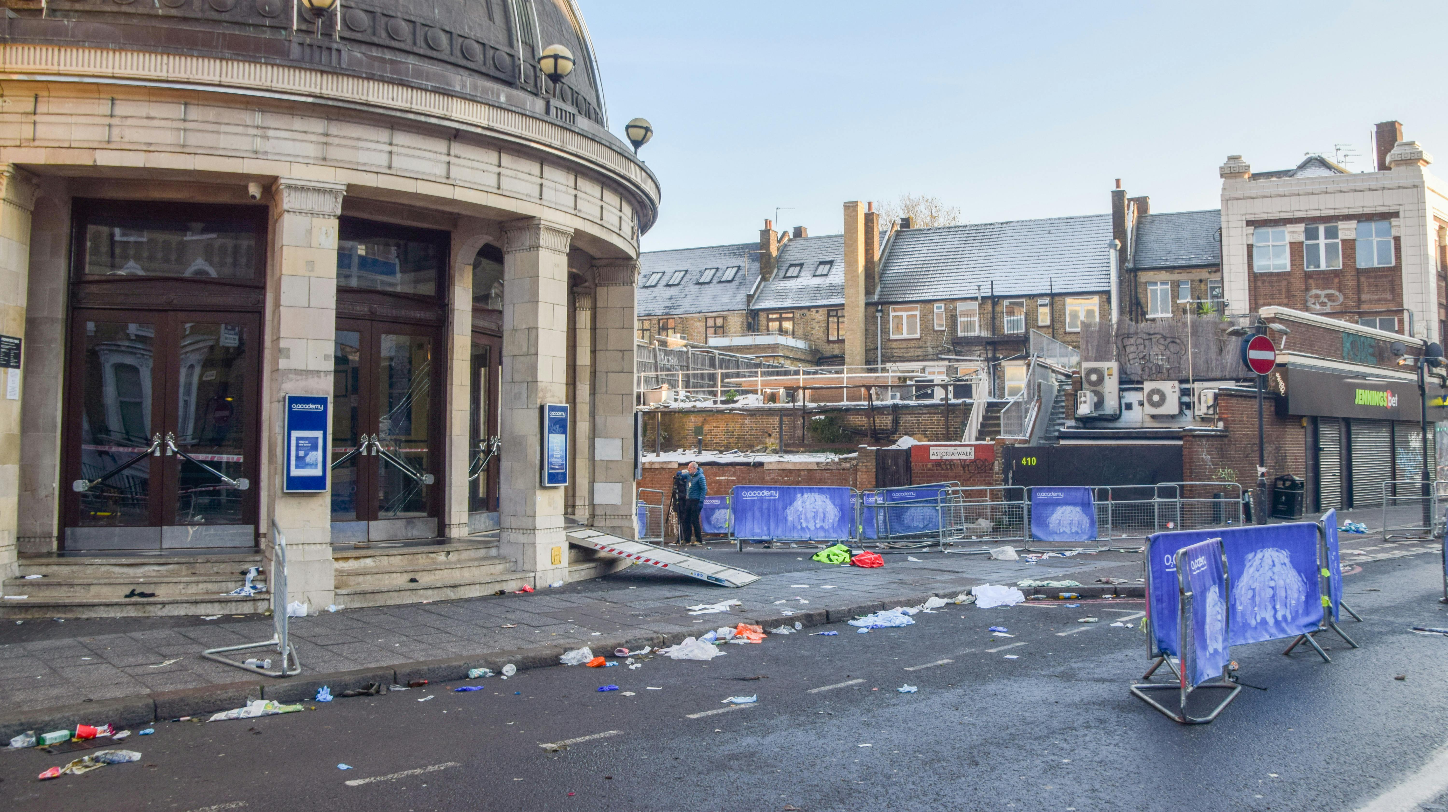 En kvinde har mistet livet efter en koncert i London.