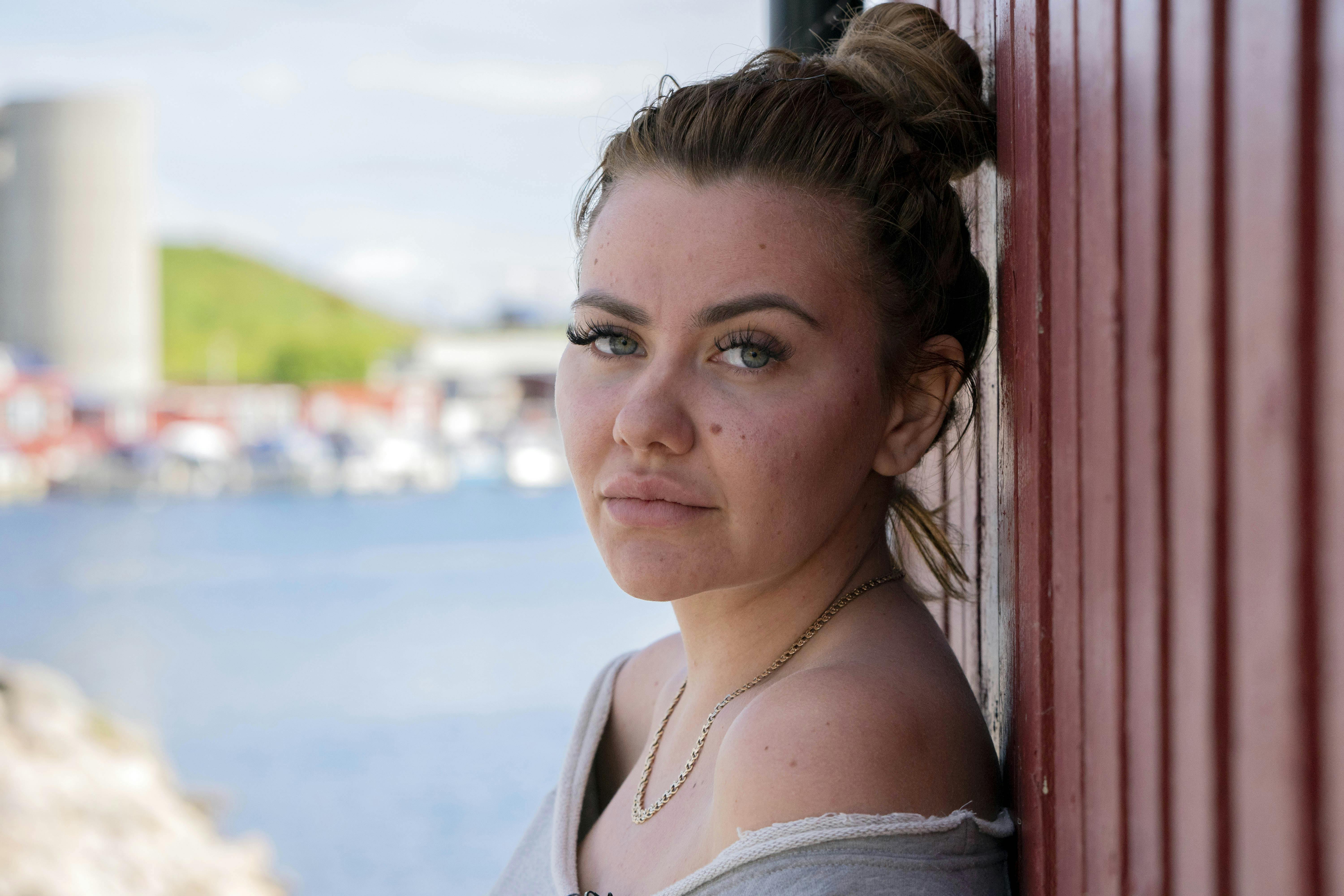 Fie Laursen har valgt, at hun vil rejse hjem til Danmark for at få fjernet sine tatoveringer.
