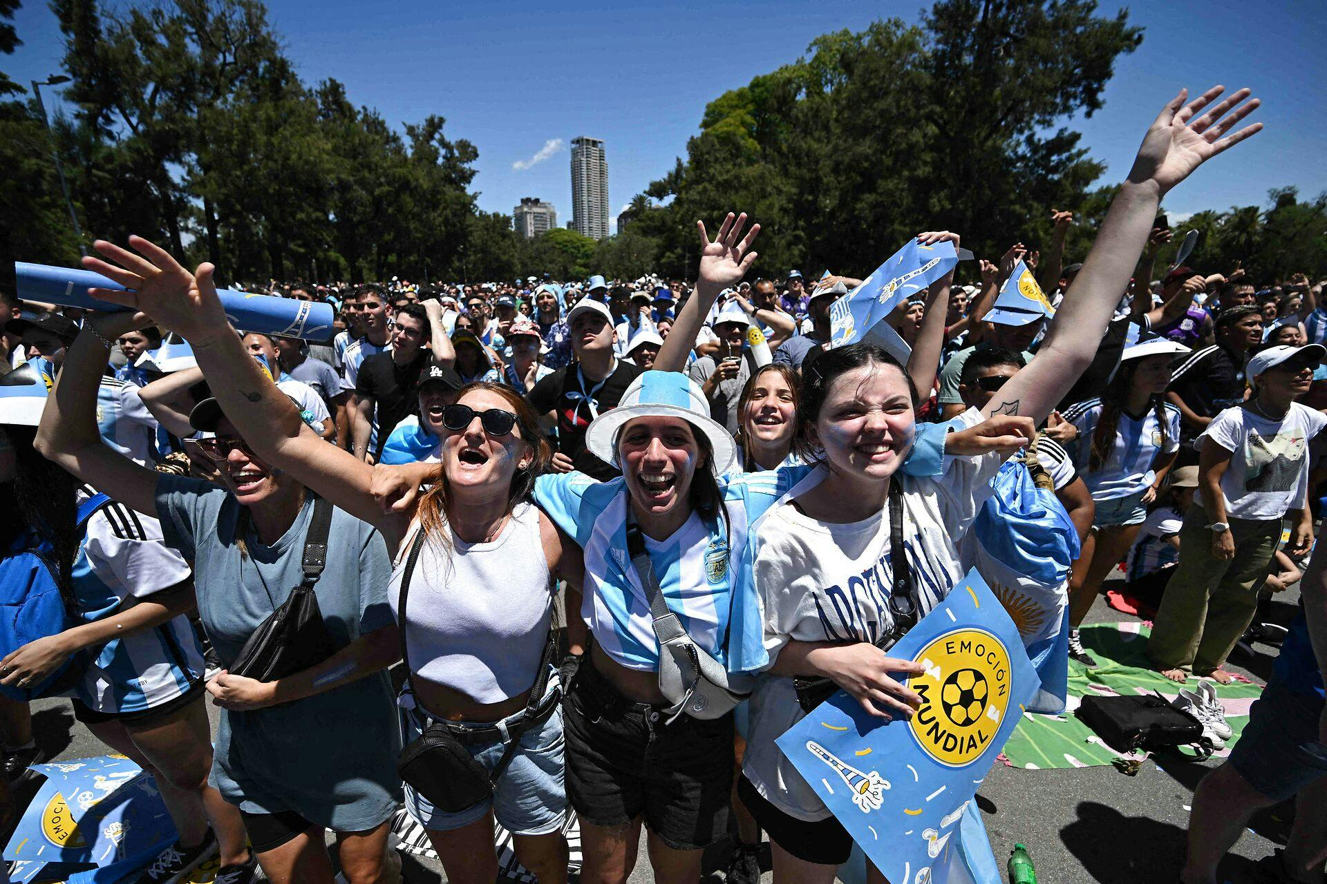 Der er gang i gaderne i den argentinske hovedstad.