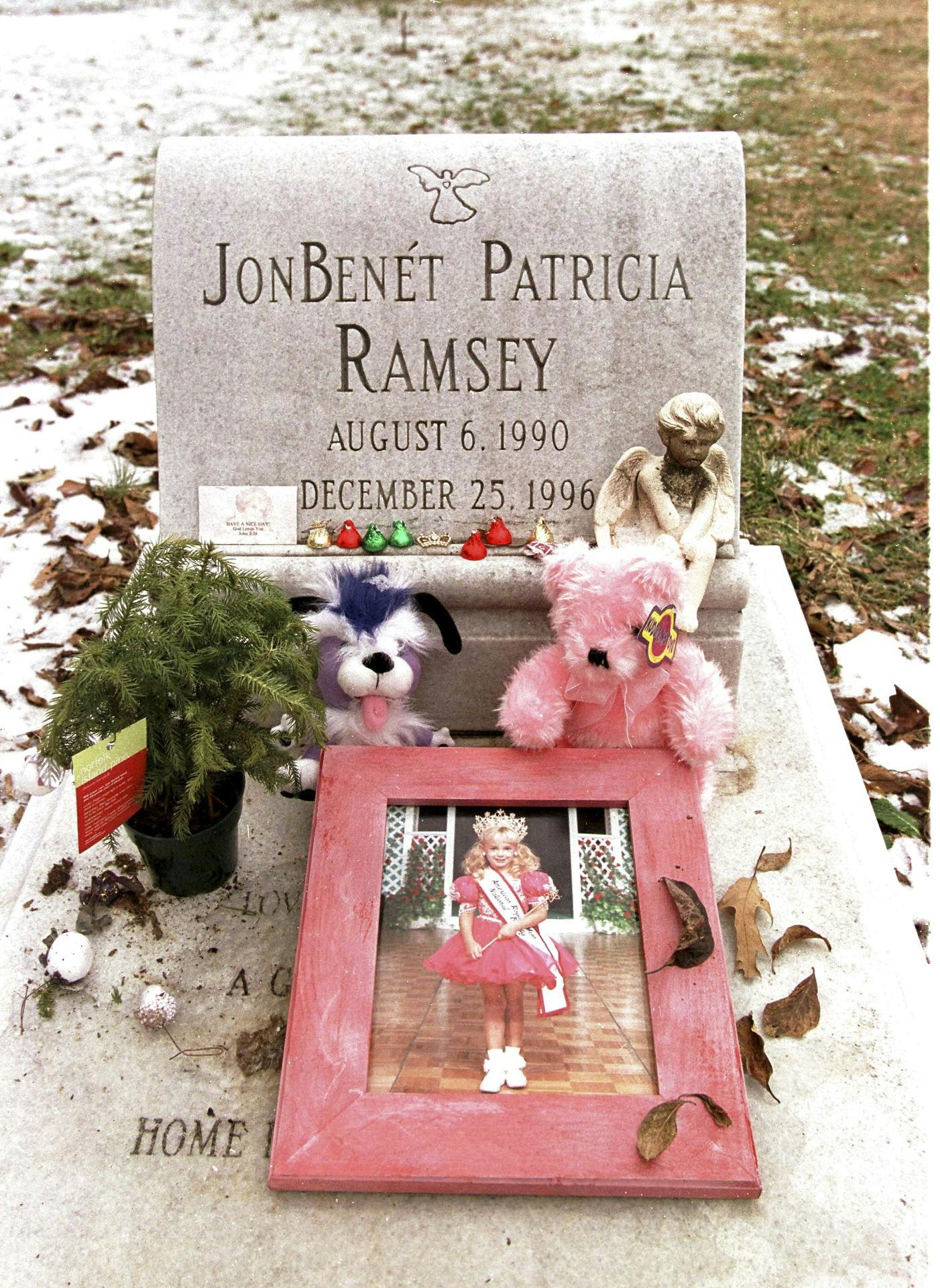 JonBenét Ramsey ligger begravet på St. James Episcopal-kirkegården i Marietta, Georgia. Hun ligger begravet ved siden af sin halvsøster Elizabeth, der som 22-årig døde i en bilulykke fem år inden drabet på JonBenét.
