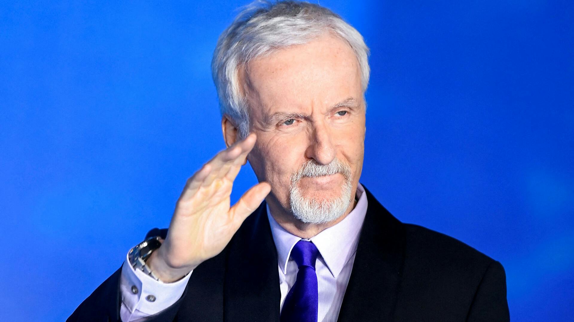 James Cameron gav sin fans en fuckfinger hele to gange søndag.