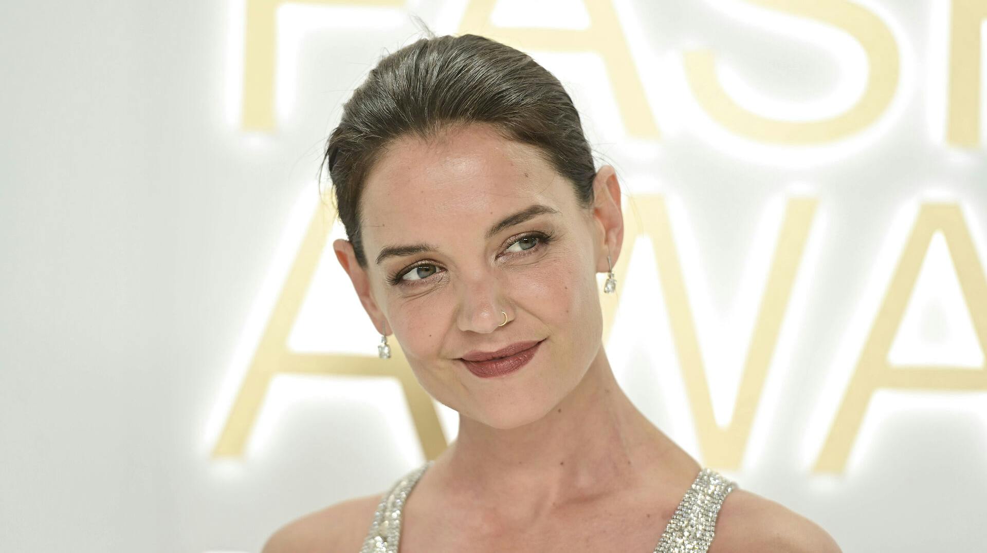 Katie Holmes er tilsyneladende fri på markedet igen.