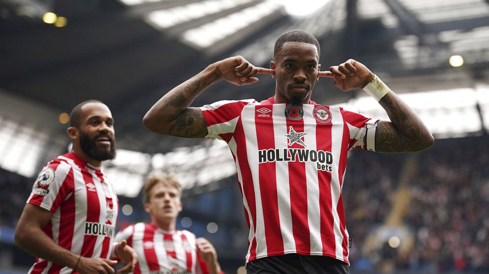 Ivan Toney har været flyvende inden for kridtstregerne, men Brentford må formentlig klare sig uden ham, hvis han bliver dømt i sagen om betting. 