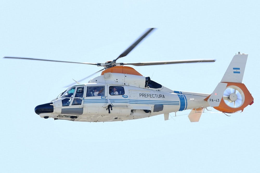 Da busturen viste sig umulig at gennemføre, blev spillerne flyttet over i helikoptere, som fløj dem ind over Buenos Aires.