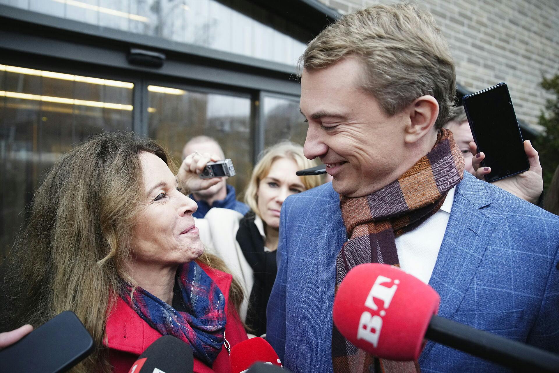Kæresten Dot Wessman var naturligvis med i retten i dag. Hun har trofast støttet Morten Messerschmidt under hele forløbet.