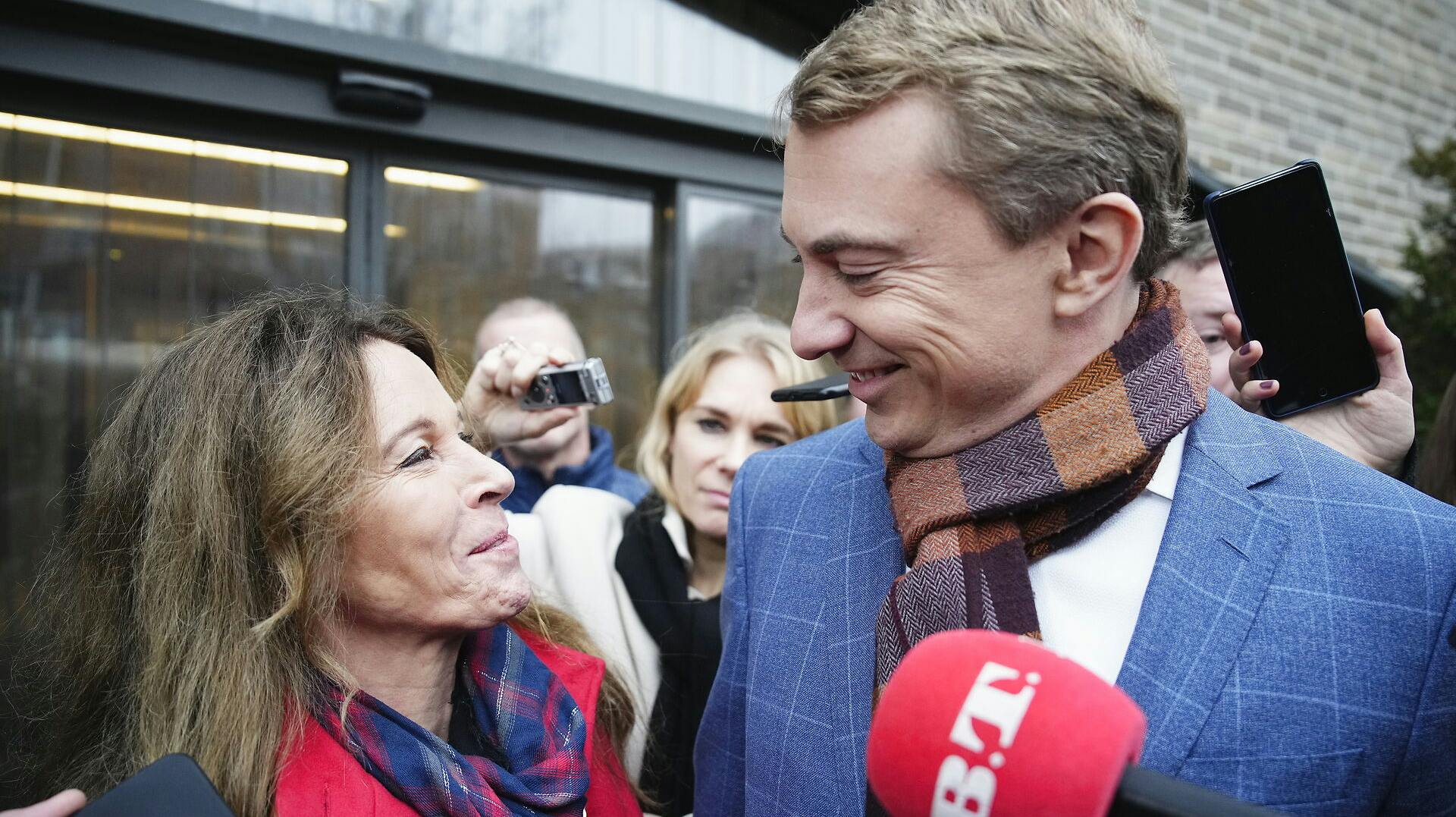 Kæresten Dot Wessman var naturligvis med i retten i dag. Hun har trofast støttet Morten Messerschmidt under hele forløbet.