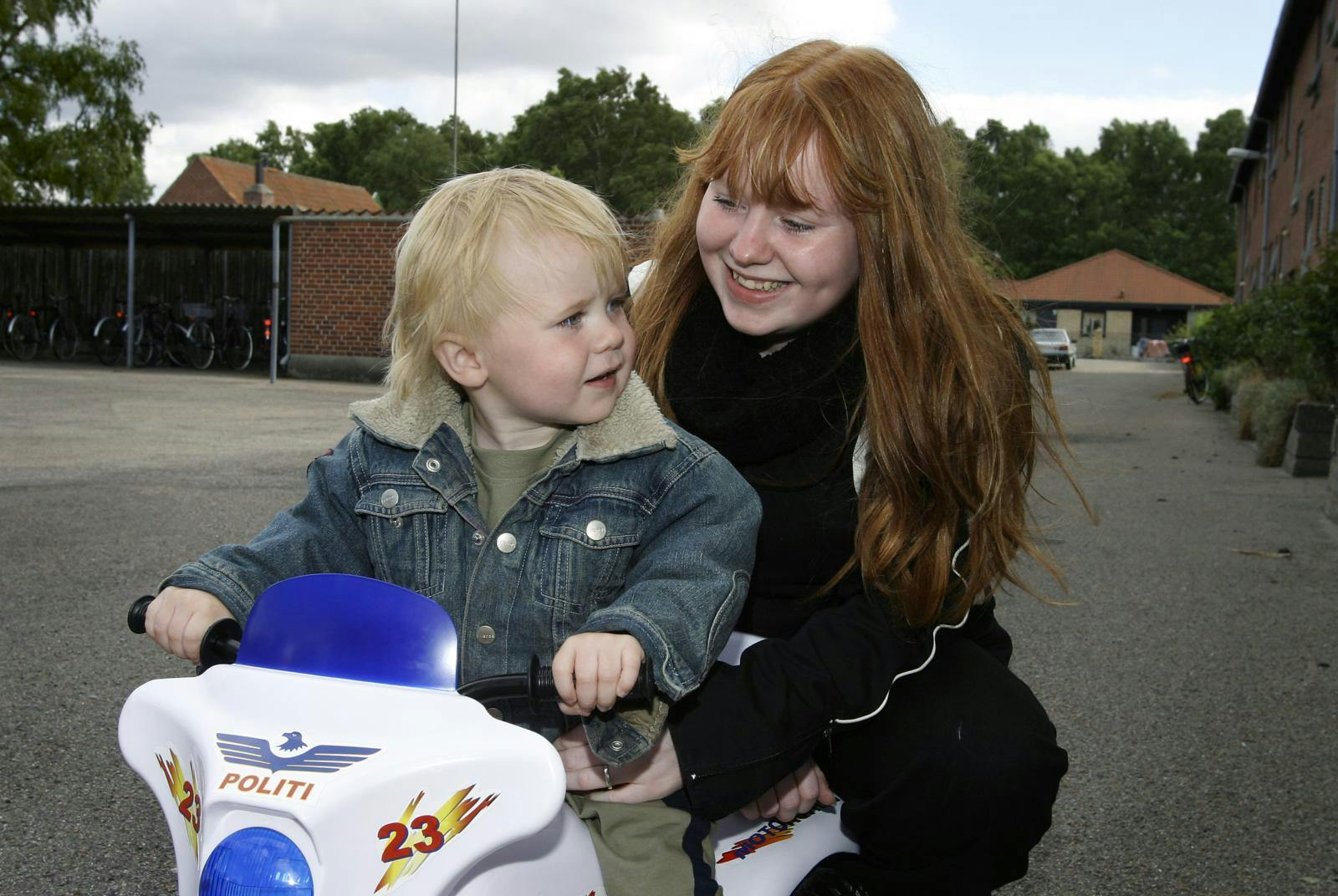 Et skønt pletskud af mor og søn i 2004.