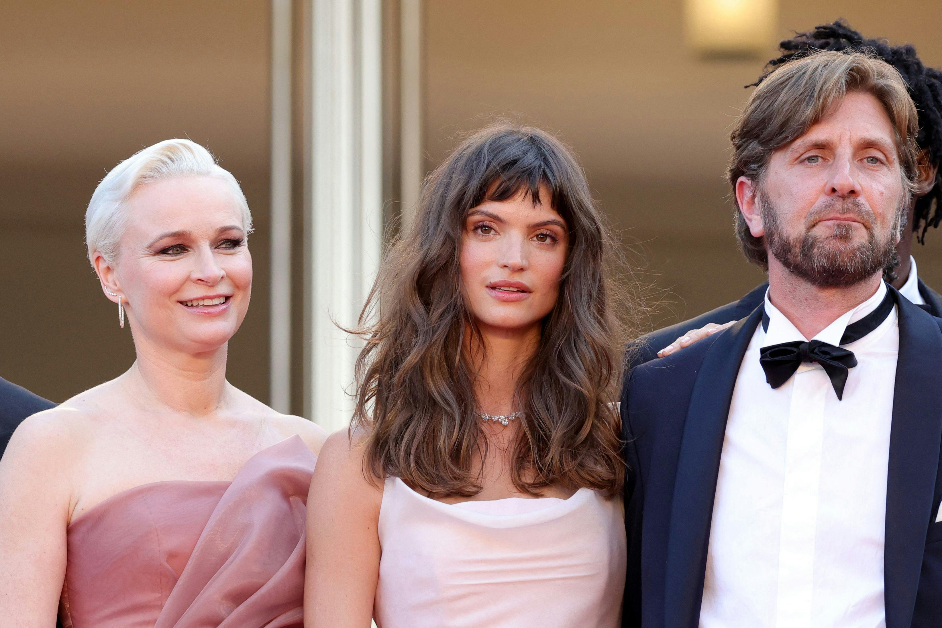 Vicki Berlin nåede at spille sammen med Charlbi Dean i filmsuccesen "Triangle of Sadness. I september satte den danske skuespiller få ord på kollegaens tragiske dødsfald. - Hun var et fantastisk menneske, men jeg har ikke energi til at tale om d