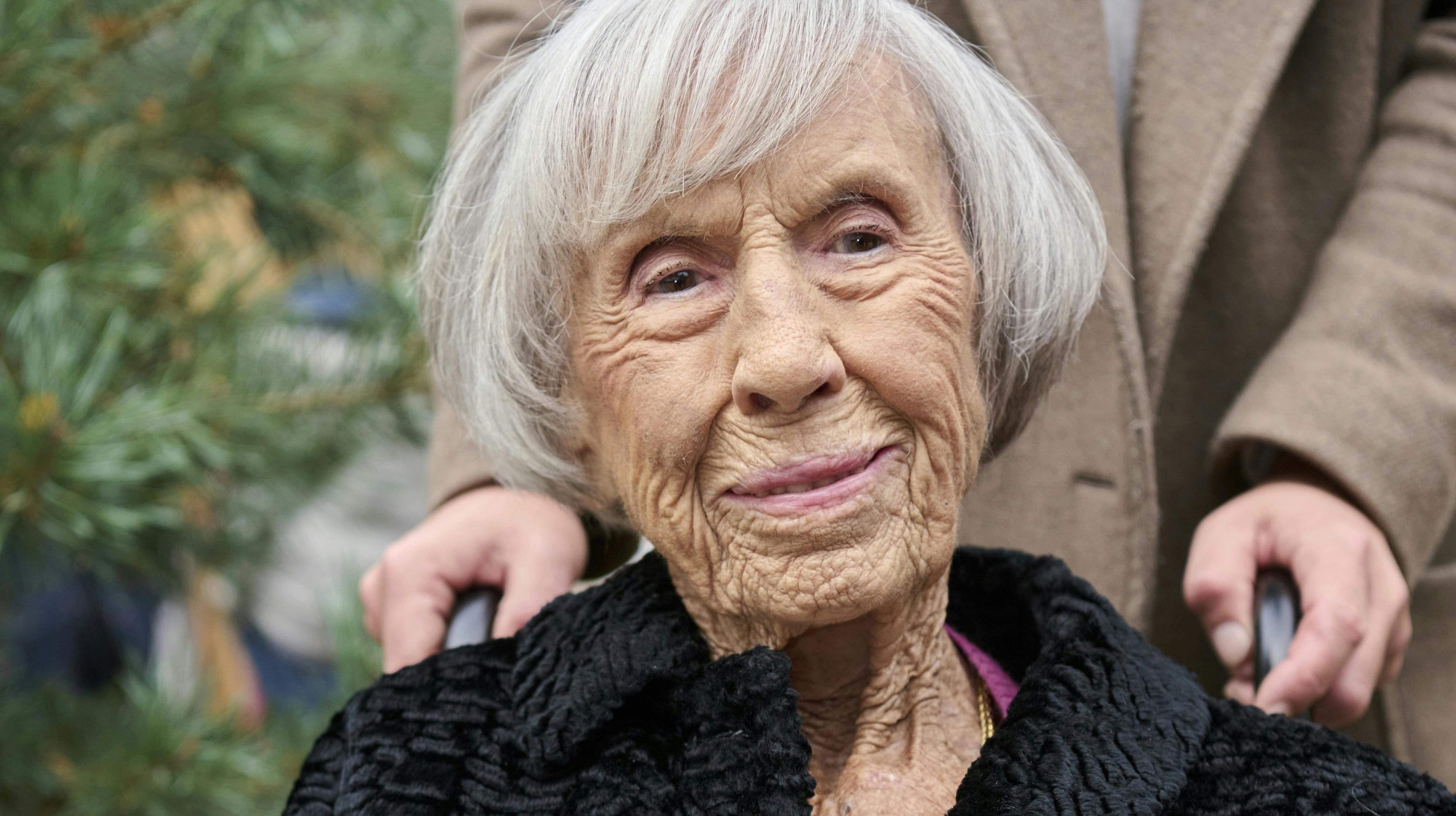 Lise Nørgaard er klar til sin juleaften nummer 105 - og hun ved godt, hvad hun ønsker sig i julegave.