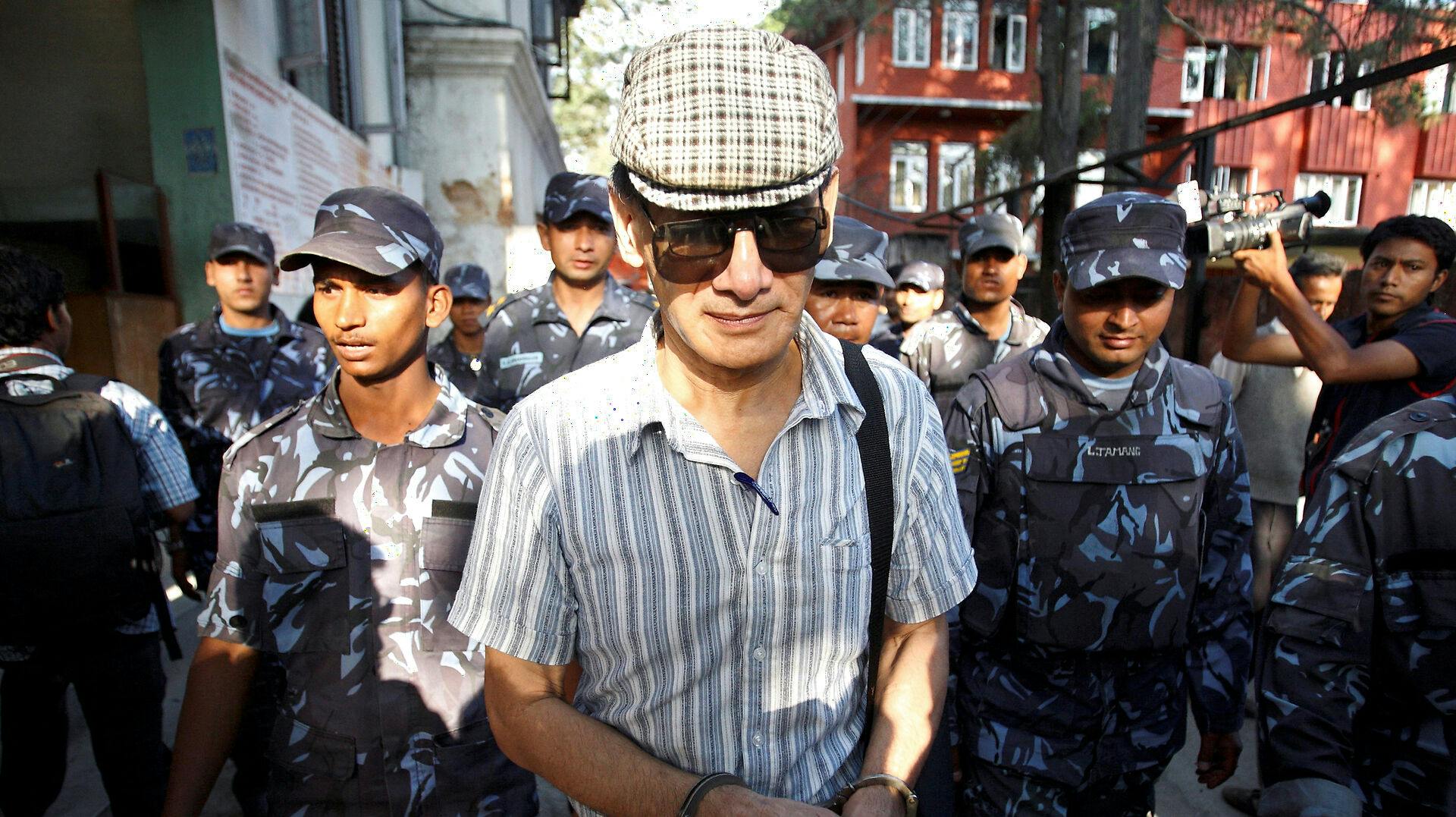 Seriemorderen Charles Sobhraj løslades og sendes til Frankrig.