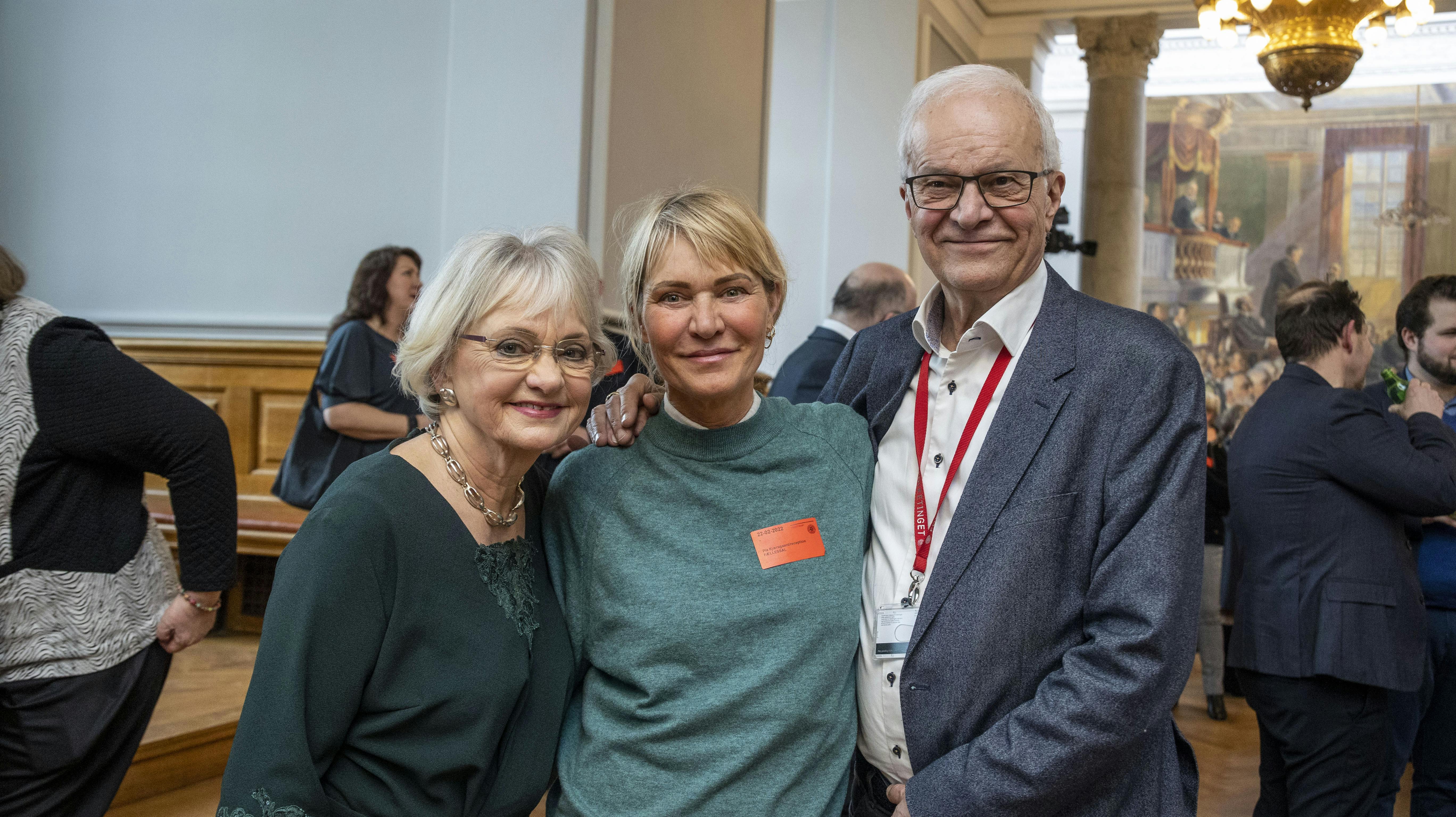 Pia Kjærsgaard ser frem til at hygge sig med datteren Nan og gemalen Henrik. nbsp;