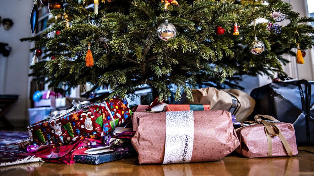 Et sted mellem fire og fem procent af de julegaver, som danskerne fik i år, skal byttes. Det vurderer Dansk Erhverv i en ny bytteprognose. (Arkivfoto)