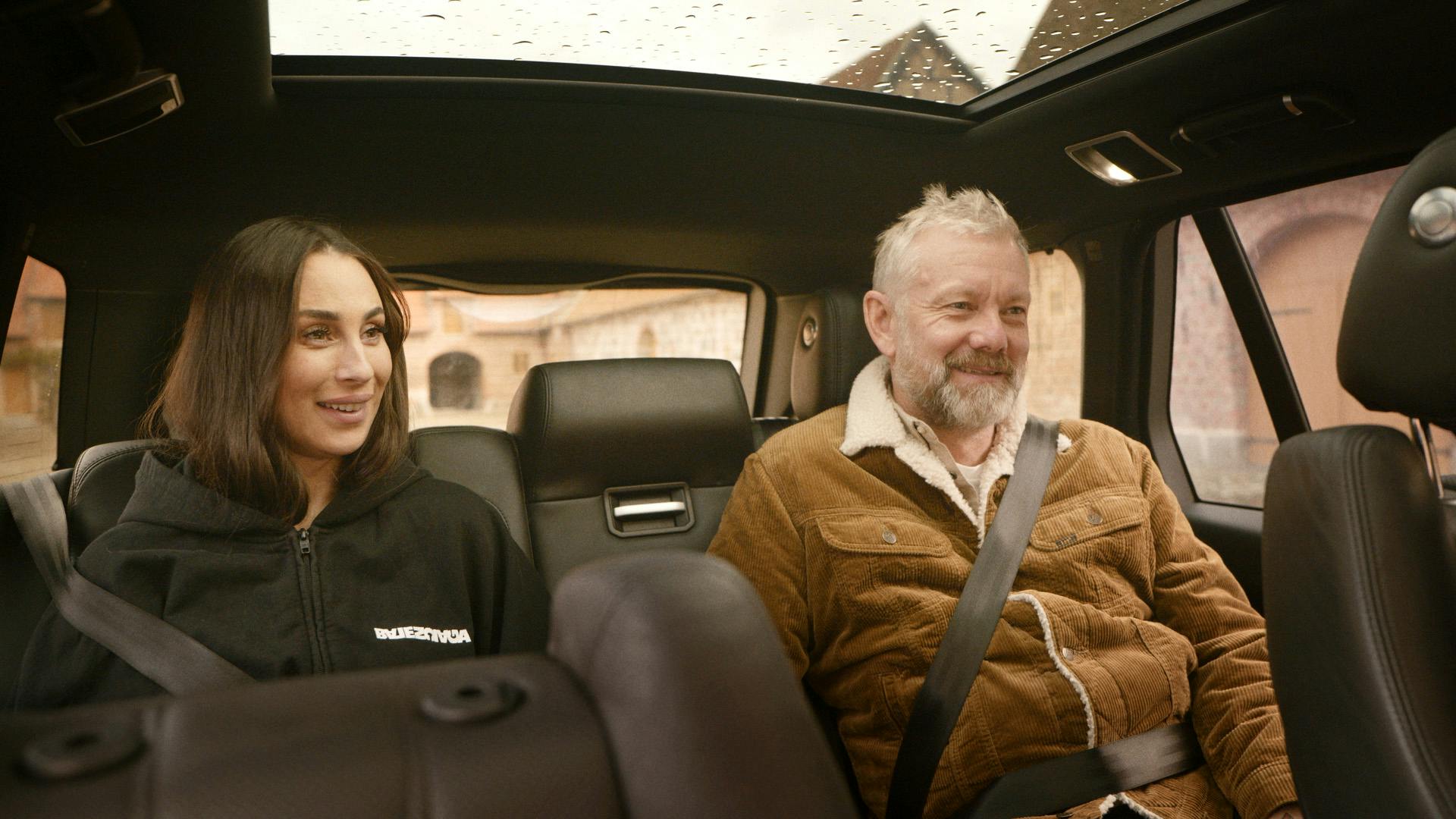 Medina har ikke de bedste erfaringer med at lade sig interviewe og er berygtet for at klage over spørgsmålene, når svarene først er sendt. Det bliver derfor interessant se at, hvordan det seneste interview bliver modtaget hos sangerinden.