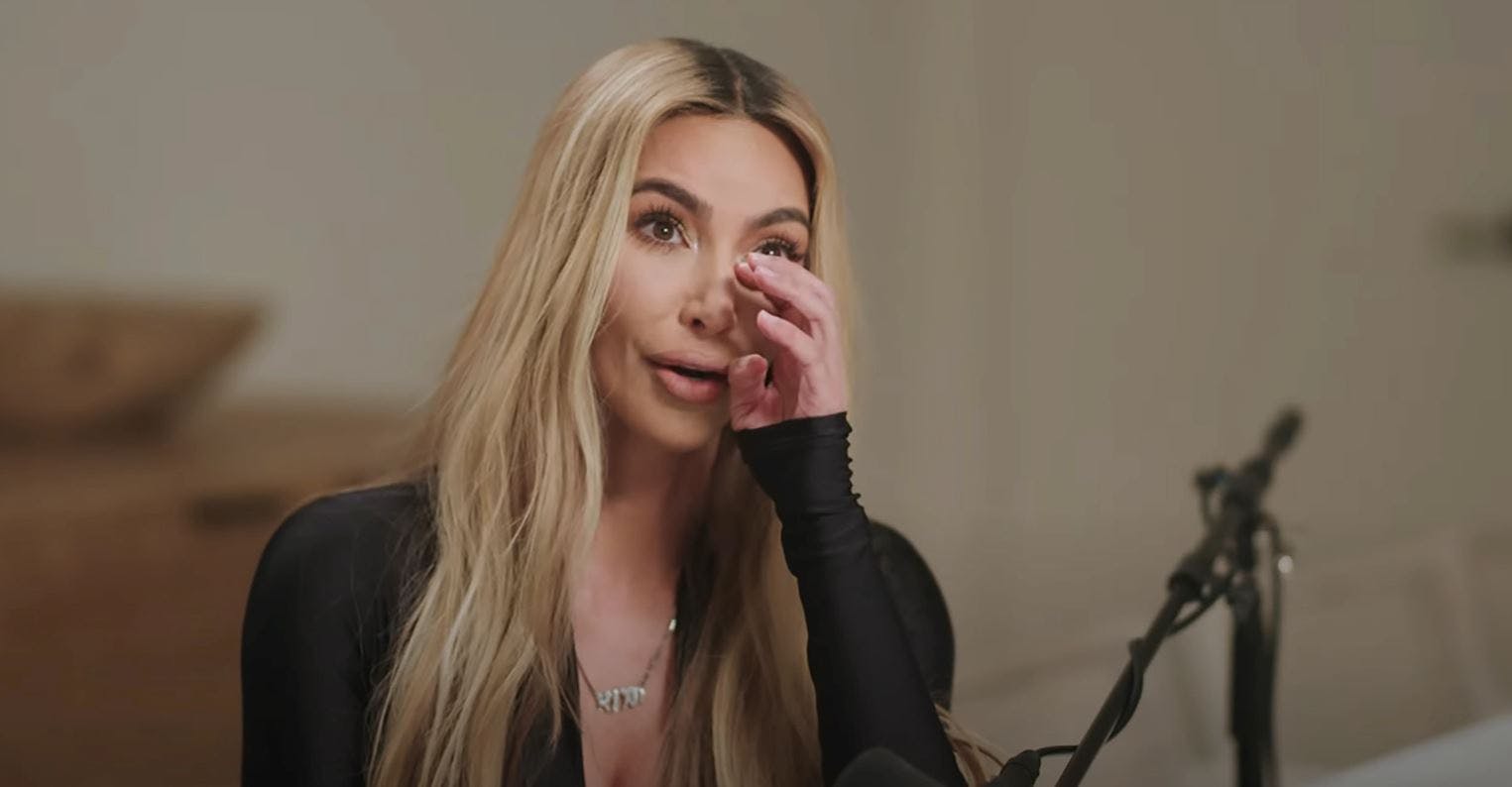 Kim Kardashian kan ikke holde tårerne tilbage, da hun fortæller om sit forhold til Kanye West.