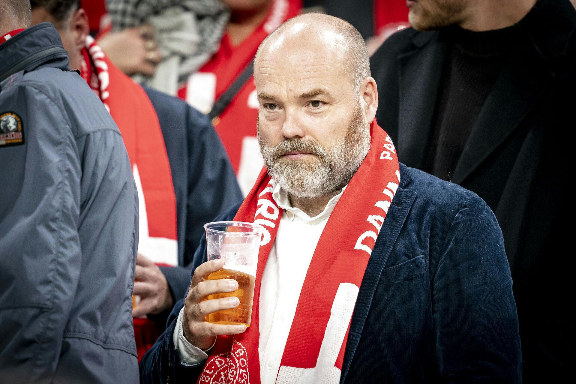 Anders Holch Povlsen får nok brug for lidt til at styrke sig på efter det seneste nedslående regnskab fra Nemlig.com. Pengene fosser nemlig ud af pengekassen.