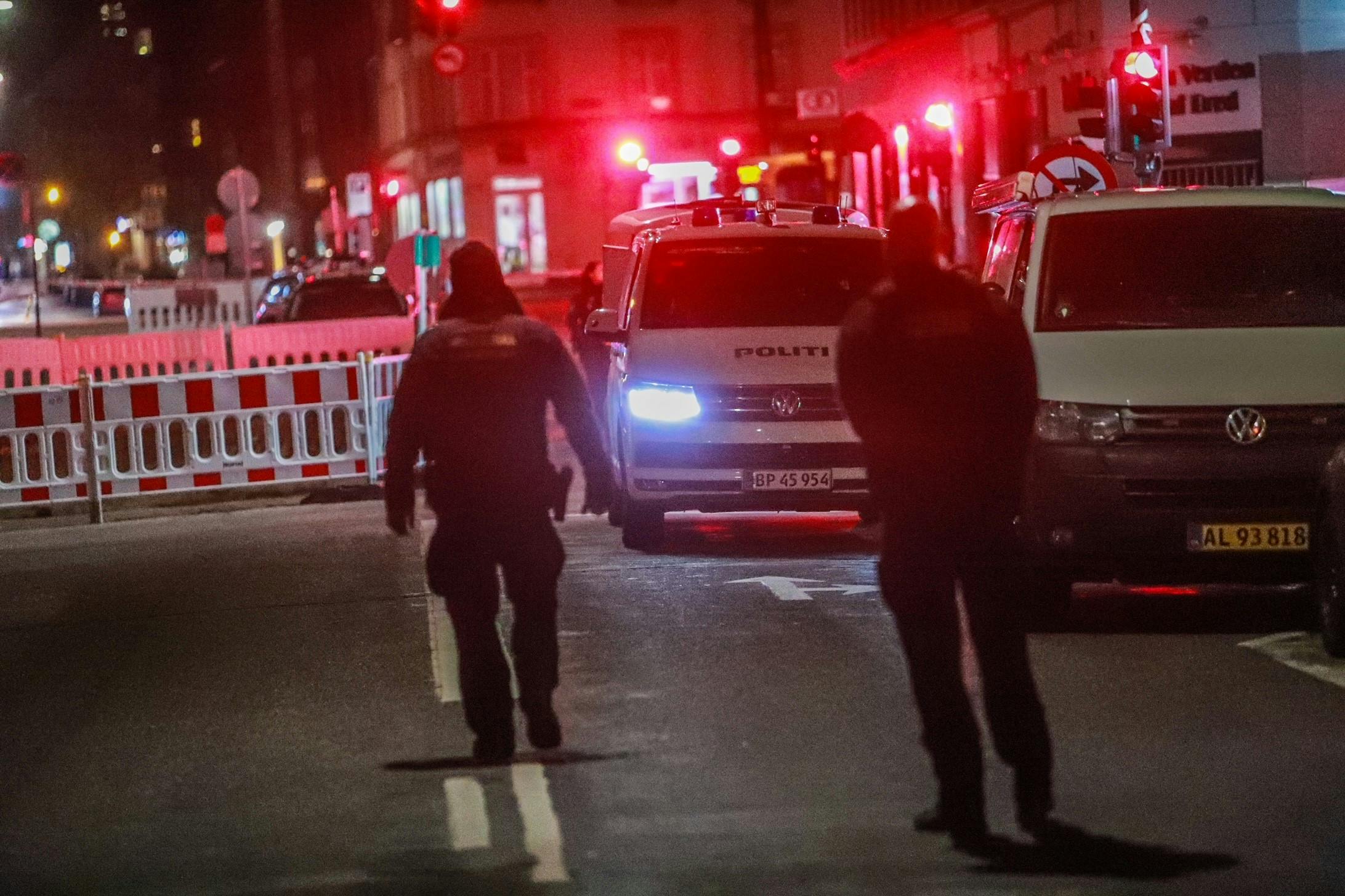 To mænd er blevet stukket ned i København tirsdag aften.