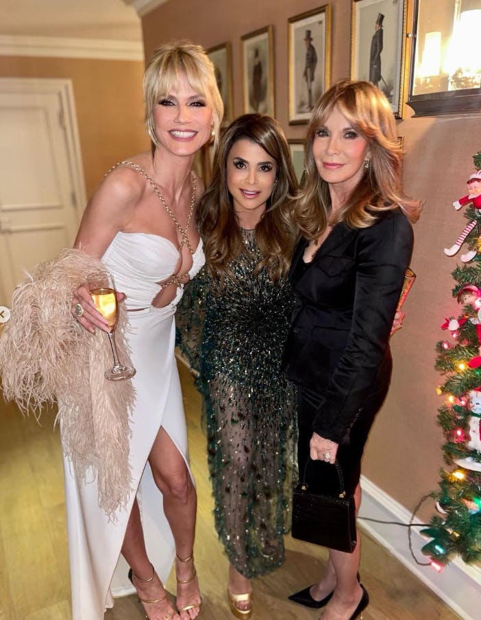 Paula Abdul i fint selskab med supermodellen Heidi Klum til venstre 