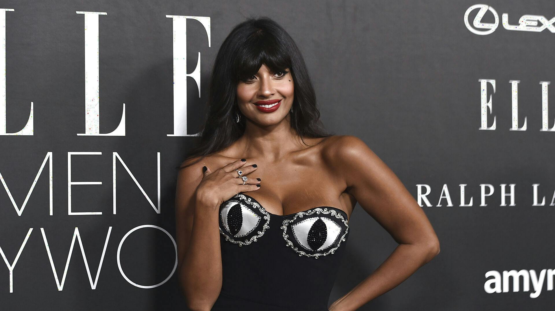 Jameela Jamil løfter nu sløret om sjælden sygdom.