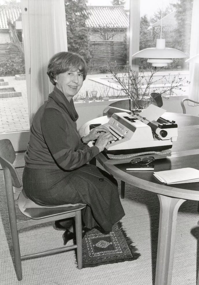 Lise Nørgaard arbejdede blandt andet som journalist på Roskilde Dagblad i 14 år og på Politiken i 19 år.