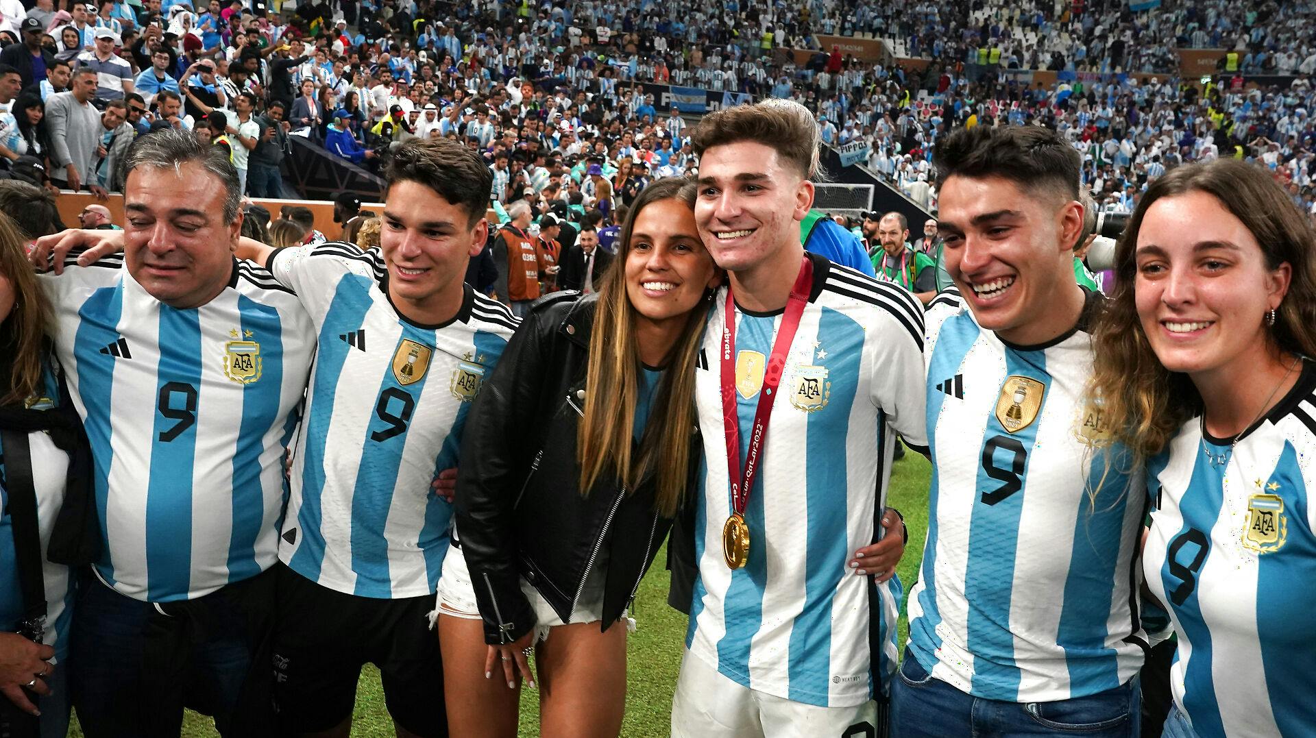 20.000 fans har allerede sat deres underskrift på en underskriftindsamling, der har til formål at få Argentinas Julian Alvarez til at slå op med kæresten.