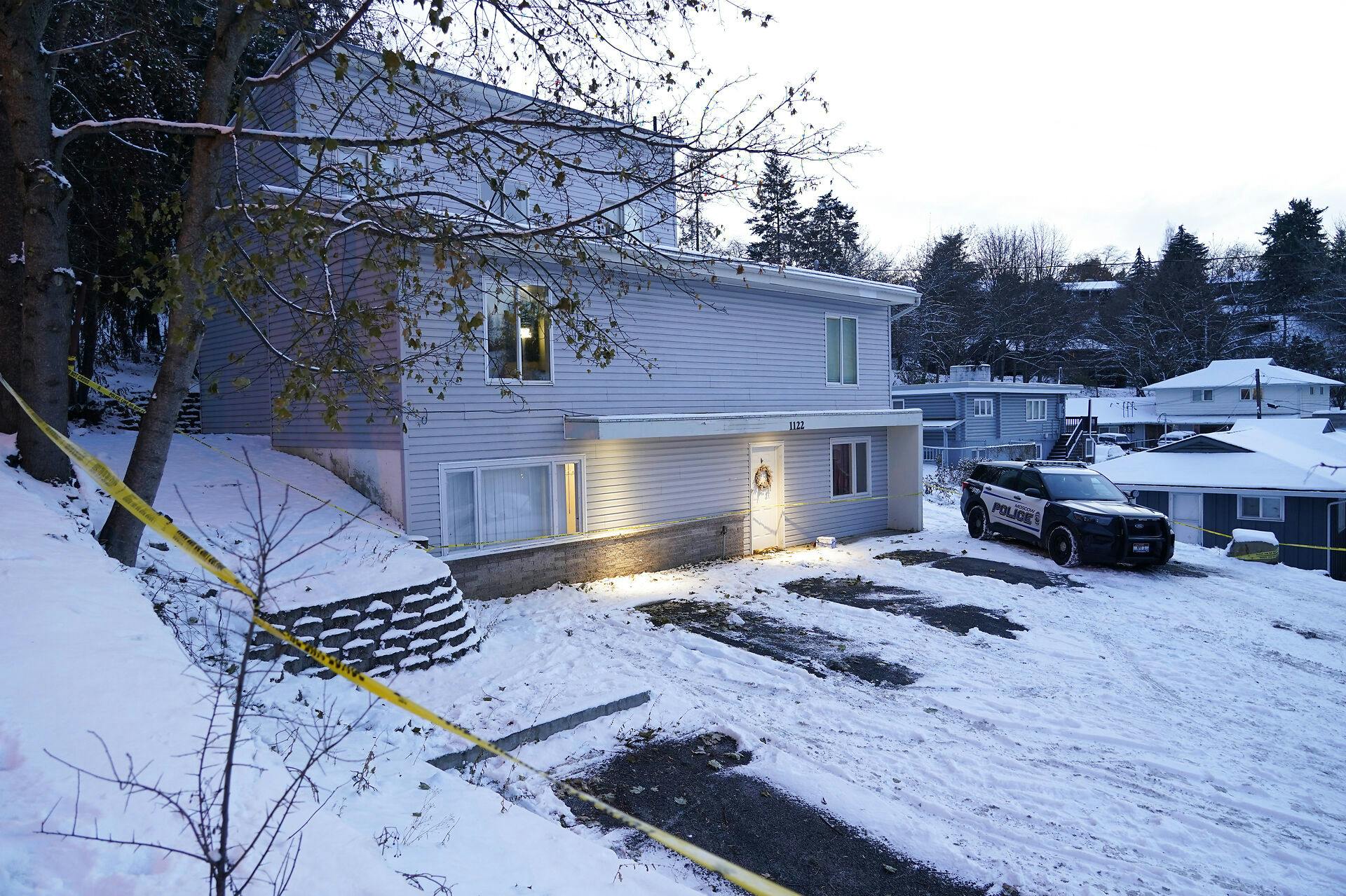 Huset på 1122 King Road er i tre etager. Morderen slog ihjel på de to øverste, mens han efterlod den nederste – hvor to kvinder sov – urørt. De to kvinder slap uskadte og hørte tilsyneladende ikke mordene.
