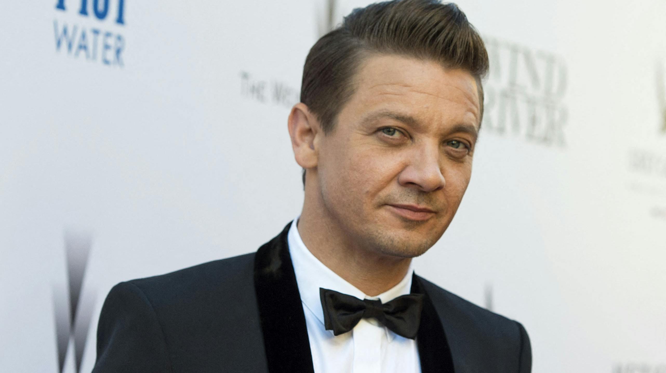 Jeremy Renner, 51, kom søndag alvorligt til skade, da han skulle rydde sne uden for sit hjem i den amerikanske delstat Nevada. nbsp;