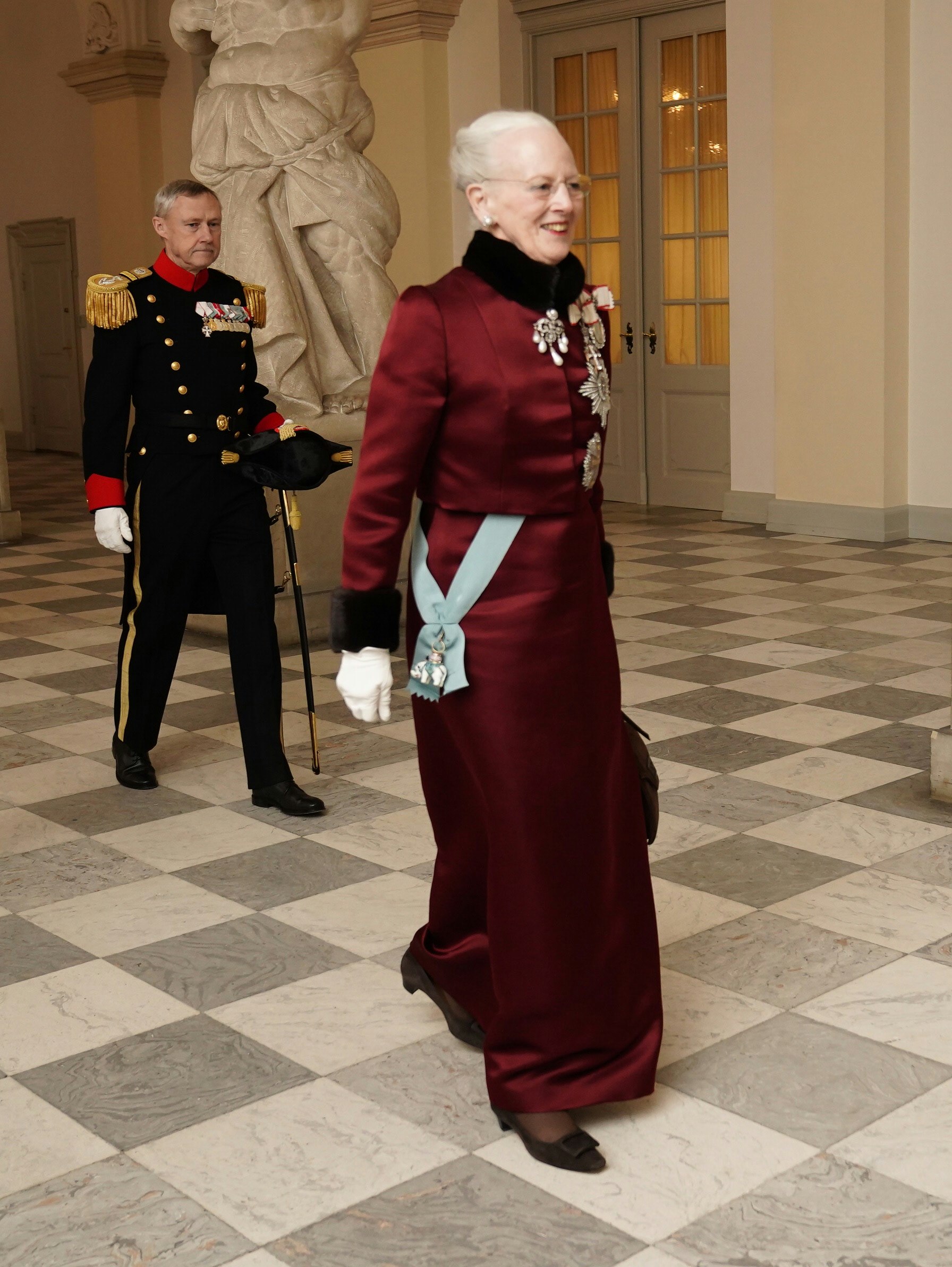 Bemærkede Dronning Margrethe bar SÆRLIG til nytårskuren | SE HØR