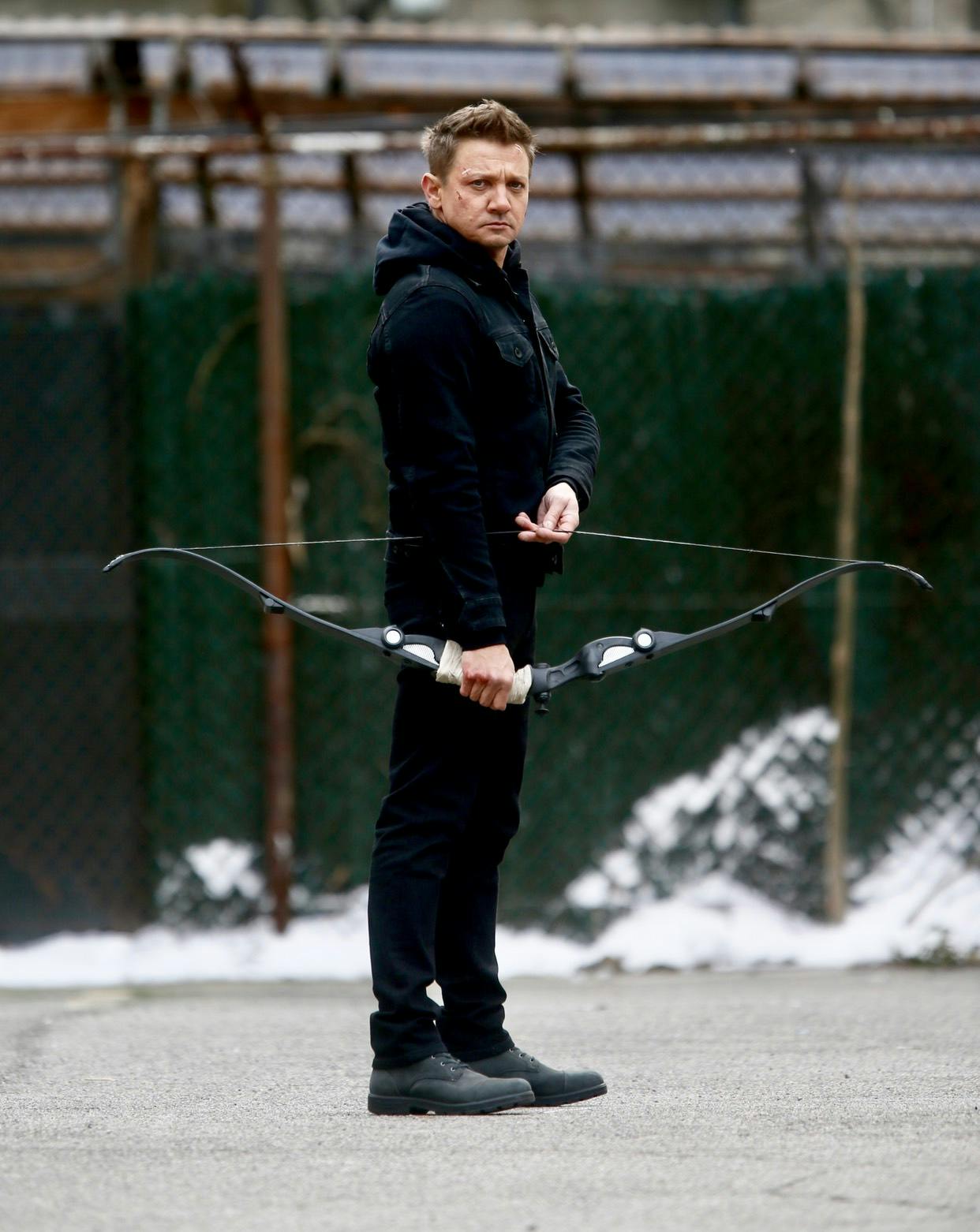 51-årige Jeremy Renner spiller superhelten Hawkeye i "Avengers"-universet.
