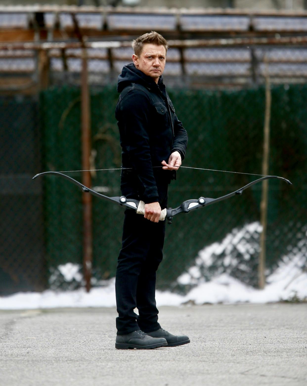 51-årige Jeremy Renner spiller superhelten Hawkeye i "Avengers"-universet.
