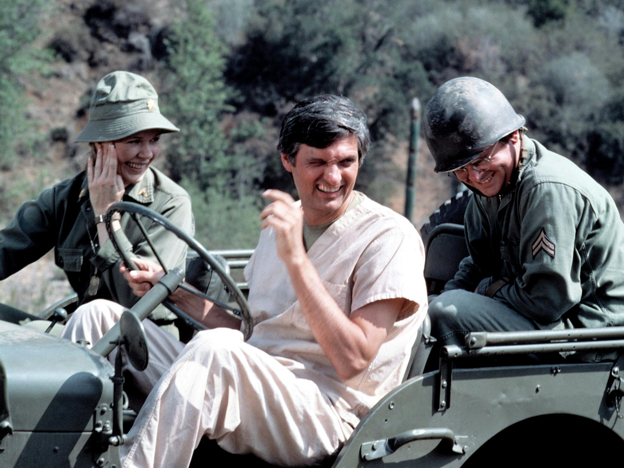 Loretta Swit, Alan Alda og Gary Burghoff i serien "M*A*S*H".
