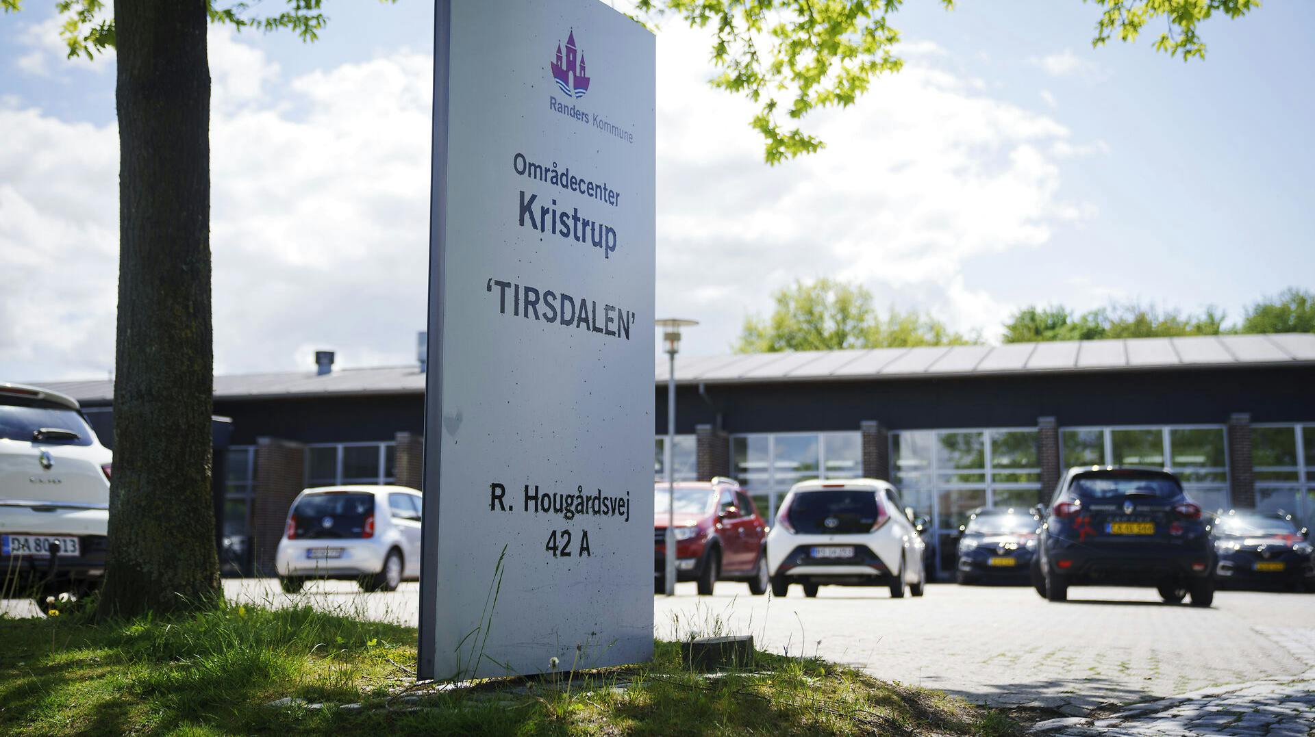 En ansat fra plejecenteret Tirsdalen i Randers er sigtet for drab og drabsforsøg på beboere.