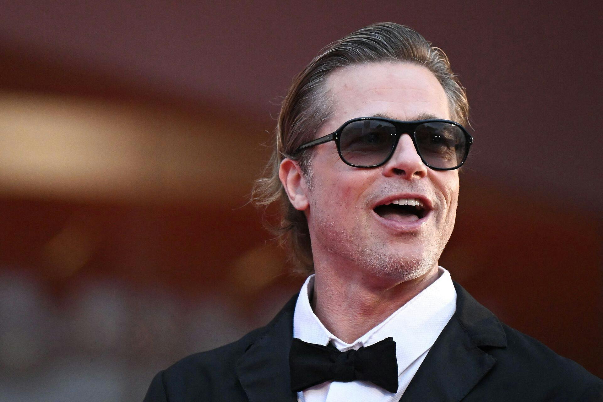 Brad Pitt er blevet fanget på hed kærlighedsferie.