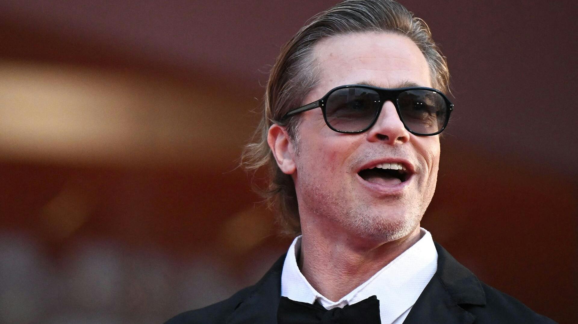 Brad Pitt er blevet fanget på hed kærlighedsferie.