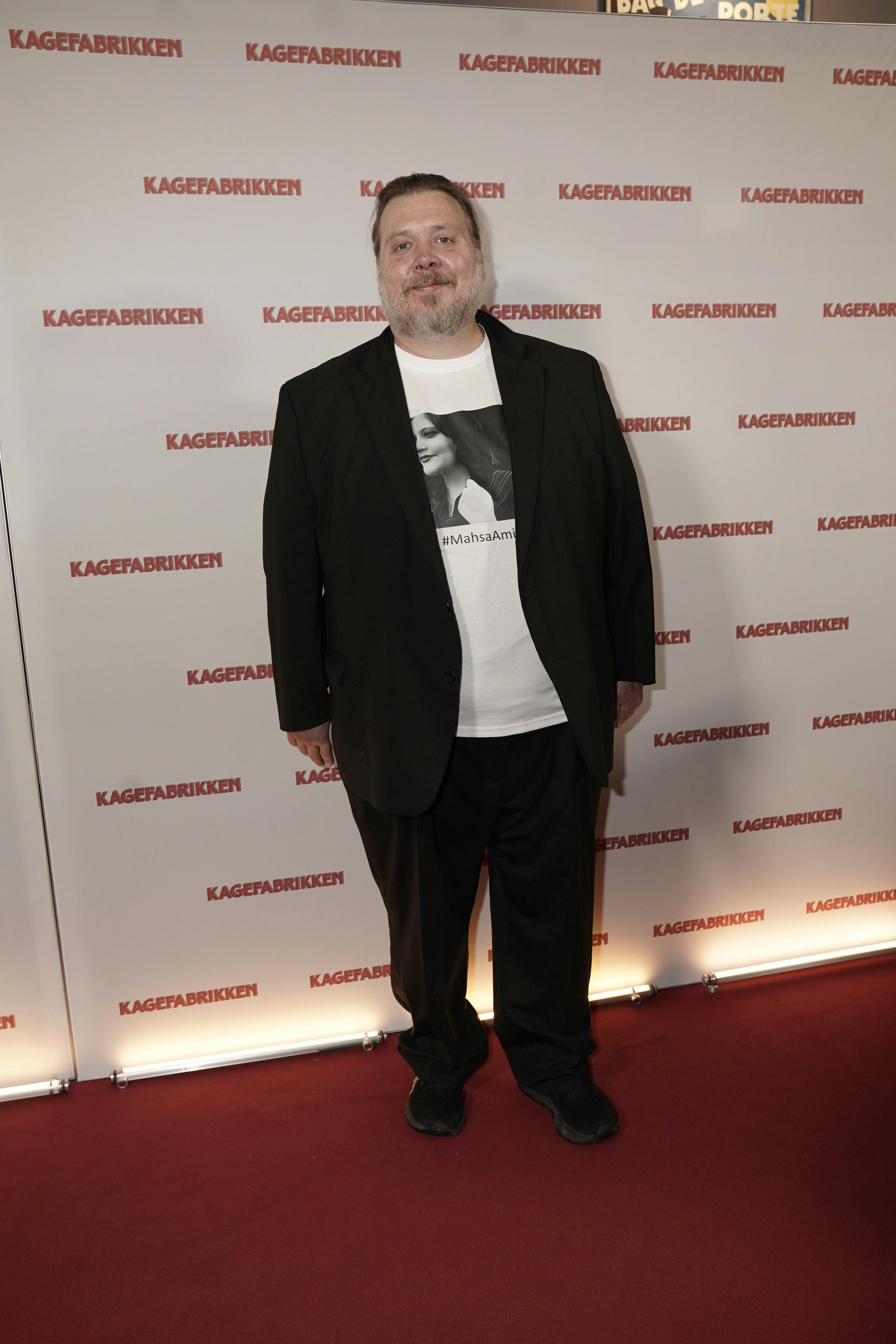 I dag var Nicolas Bro på den røde løber med filmen "Kagefabrikken", men han karriere startede med en helt anden slags rolle for mere end 20 år siden. nbsp;