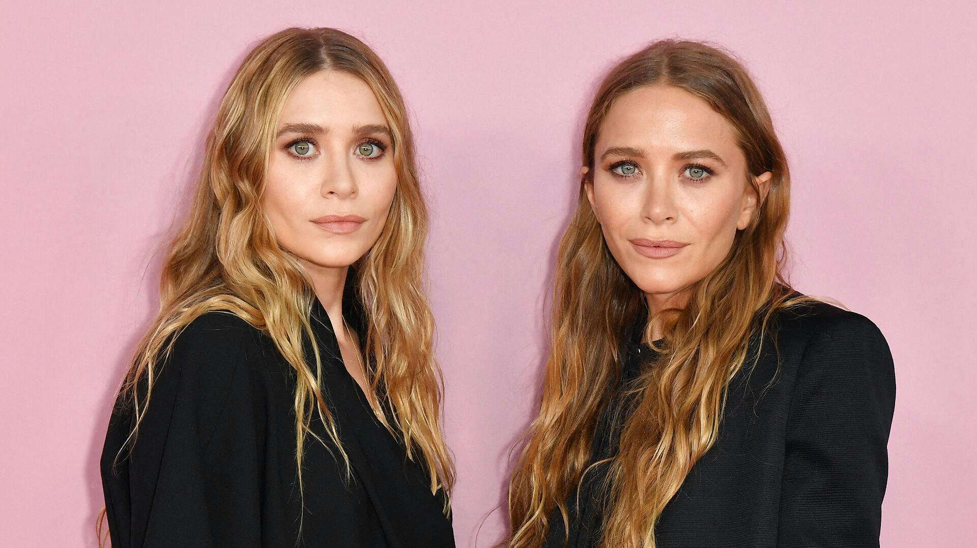 Ahsley Olsen (venstre) og hendes tvillingesøster, Mary-Kate Olsen.
