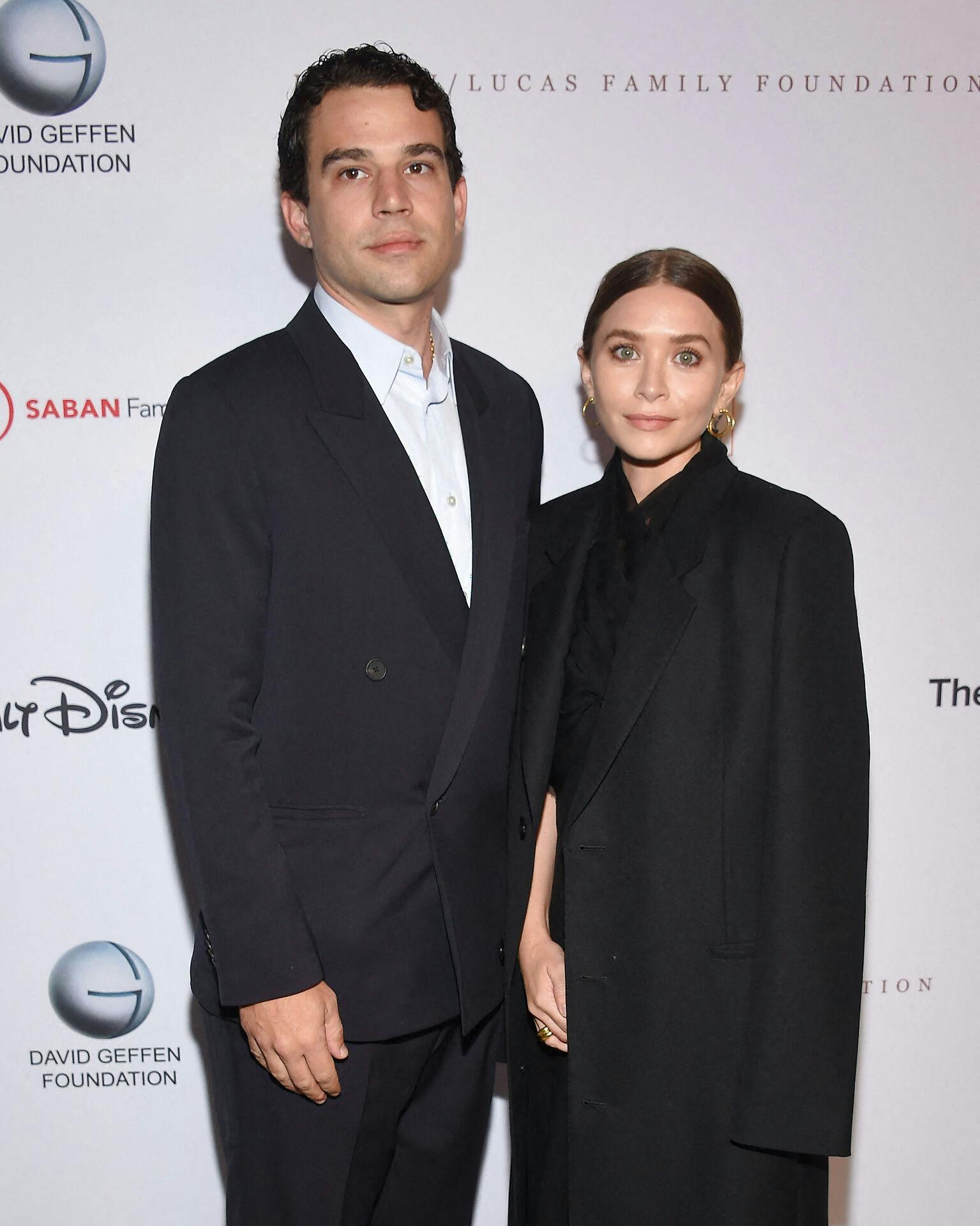 Her ses et af de sjældne øjeblikke, hvor Ashley Olsen og Louis Eisner er blevet fotograferet sammen.
