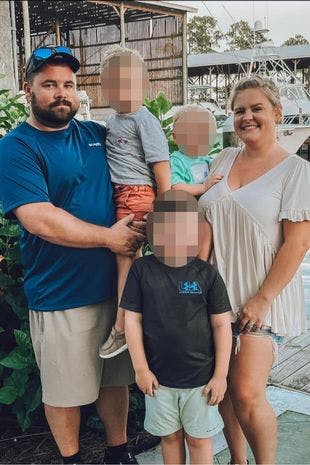 Alle tre drenge overlevede heldigvis. Et vidne forsøgte at få dem ud af bilen umiddelbart efter uheldet, men blev nødt til at vente på politiets ankomst.