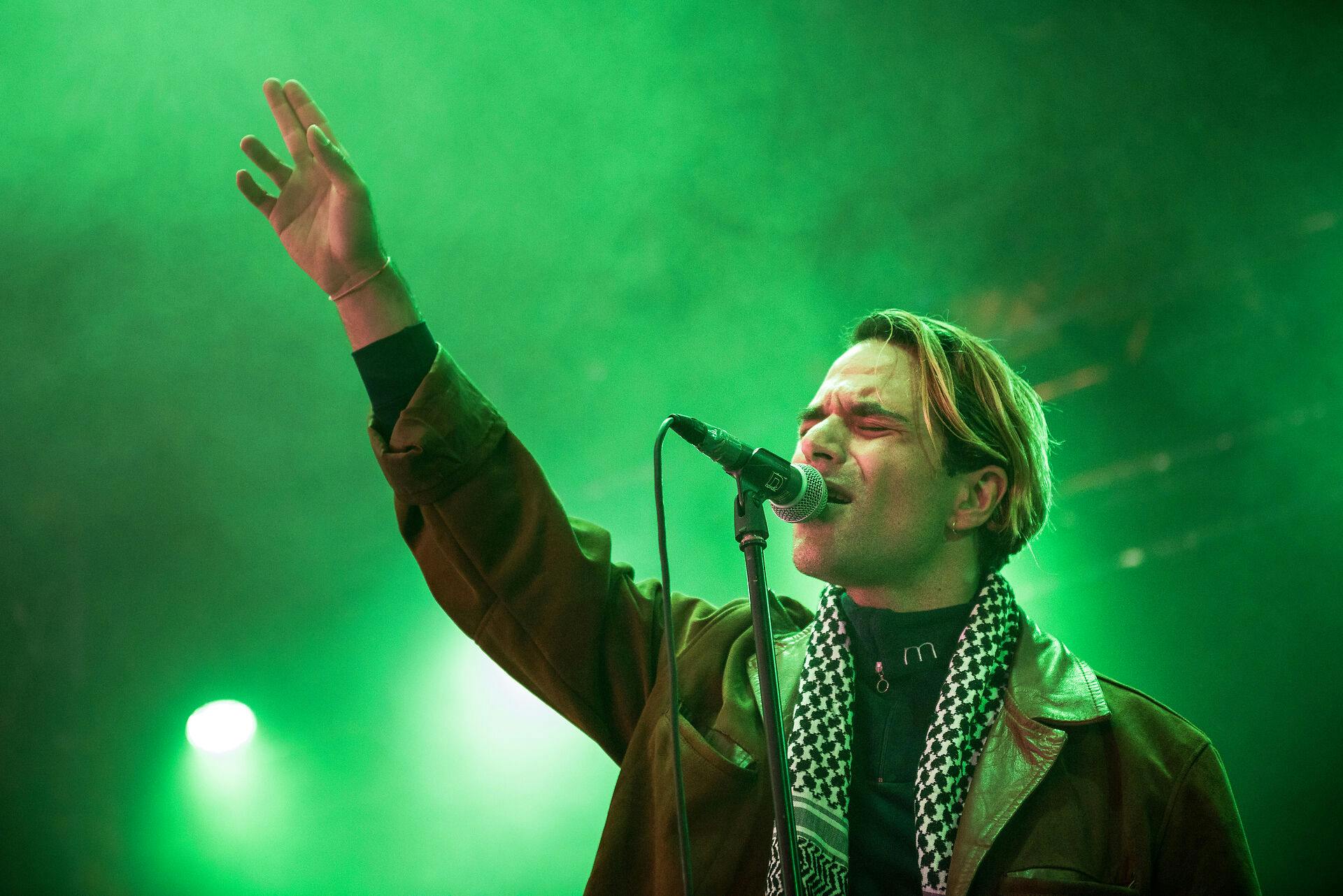 Jannis Noya Makrigiannis.fra det danske band Choir Of Young Believers er afgået ved døden i en alder af 39 år.