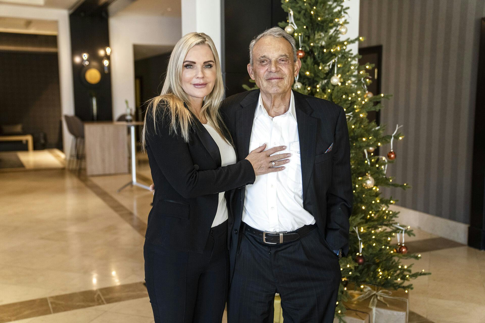 Janni Ree sammen med sin mand, Karsten Ree, der i sin tid blev milliardær på at sælge Den Blå Avis til eBay.
