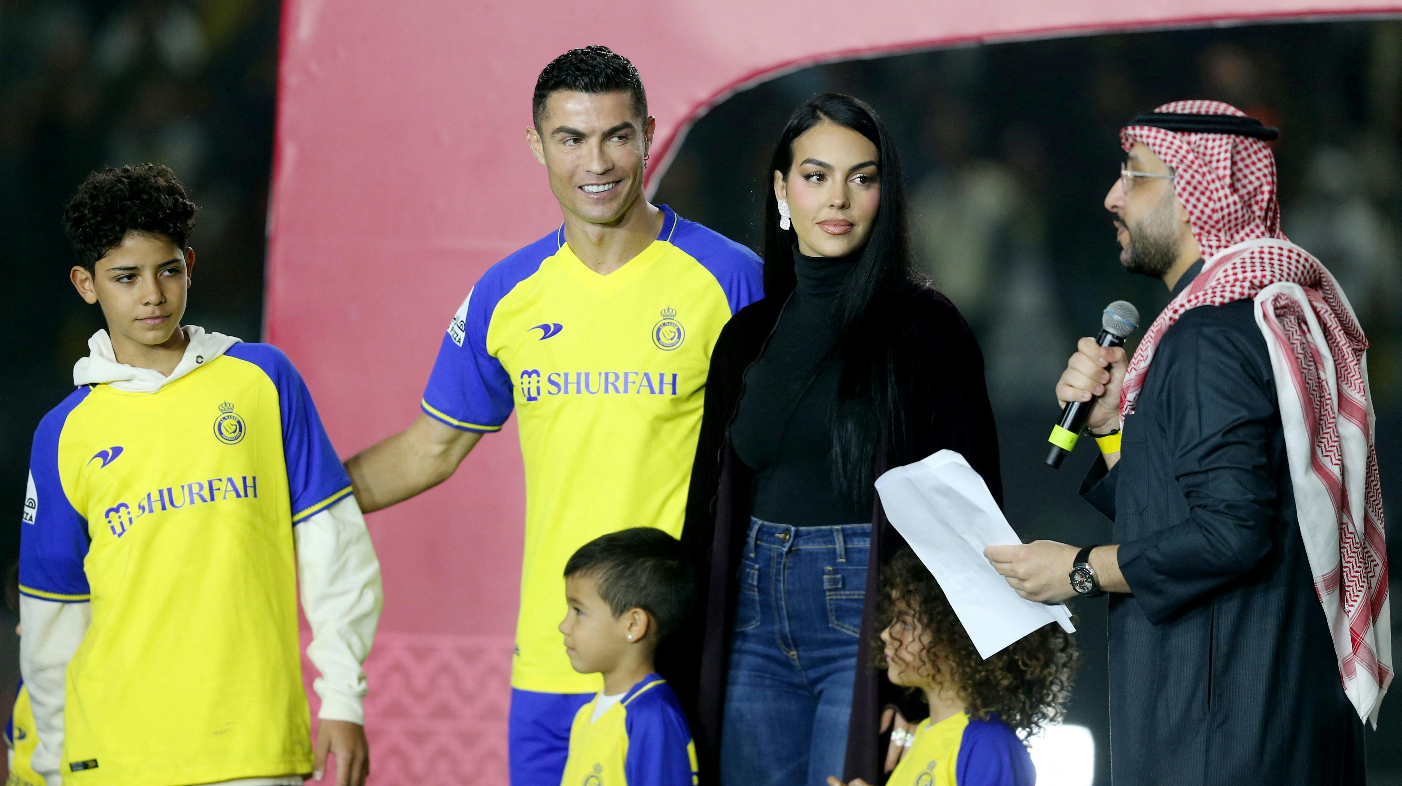 Cristiano Ronaldo bryder teknisk set loven, når han flytter sammen med kæresten i Saudi-Arabien.