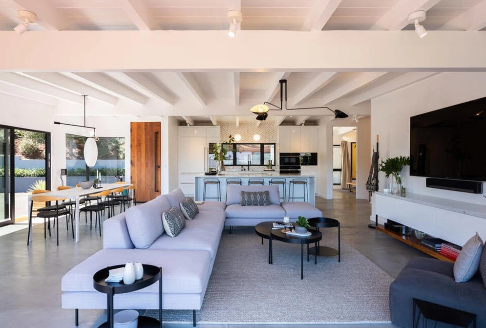 Der er lyst og indbydende i supermodellens hjemlige gemakker i Hollywood Hills. 