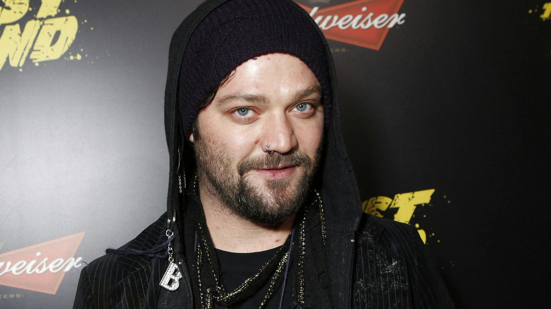 Ud over at være kendt for at låse sig inde med farlige slanger, få banket jern i kuglerne og for at løbe igennem forhindringsbaner spækket med strøm, er Bam Margera også rockmusiker i bandet CKY, som blandt andet har skrevet titelmelodien til Jacka