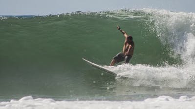 De store bølger ved den Portugisiske kyst "Nazaré" tog torsdag livet af Marcio Freire. 