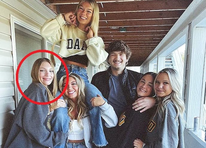 Dylan Mortensen så morderen i øjnene efter drabene på hendes fire venner.