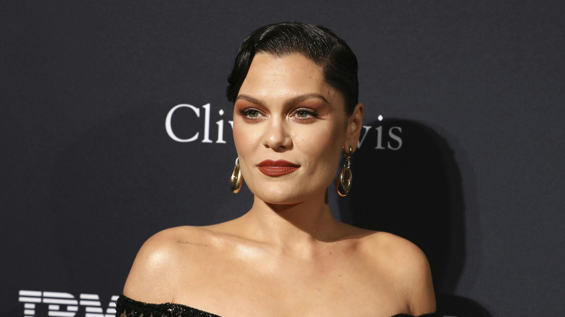 Jessie J afslører, at hun igen er gravid. 